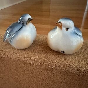 Pair of Robin Figurines Bone China by Ardalt Taiwan
